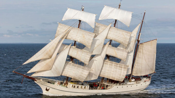 Schiff AHOI